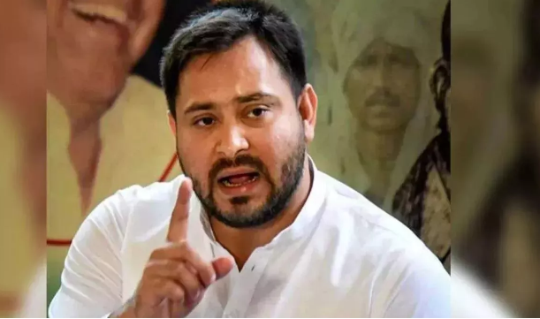 झारखंड में तेजस्वी ने भरी हुंकार:ना झुका ना झुकेगा झारखंड में तेजस्वी ने भरी हुंकार:ना झुका ना झुकेगा