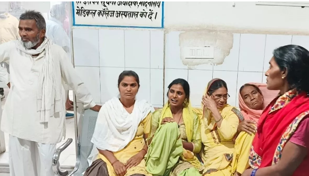कबाड़ में विस्फोट होने से तीन बच्चे समेत चार की मौत:पुलिस मामले की कर रही छानबीन कबाड़ में विस्फोट होने से तीन बच्चे समेत चार की मौत:पुलिस मामले की कर रही छानबीन
