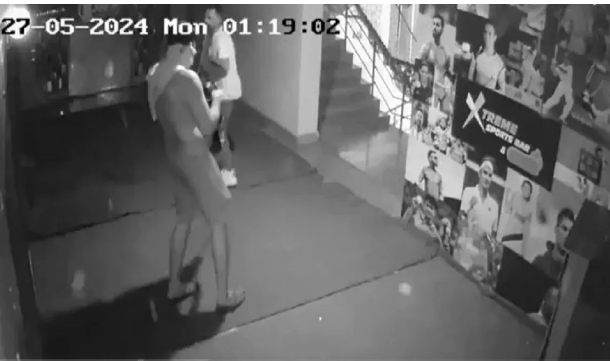 Ranchi:मामूली विवाद के चलते बार में एक शख्स की गोली मारकर हत्या Ranchi:मामूली विवाद के चलते बार में एक शख्स की गोली मारकर हत्या