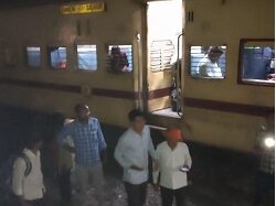 सासाराम-रांची इंटरसिटी एक्सप्रेस में हादसा,तीन लोगों की मौत,10 घायल