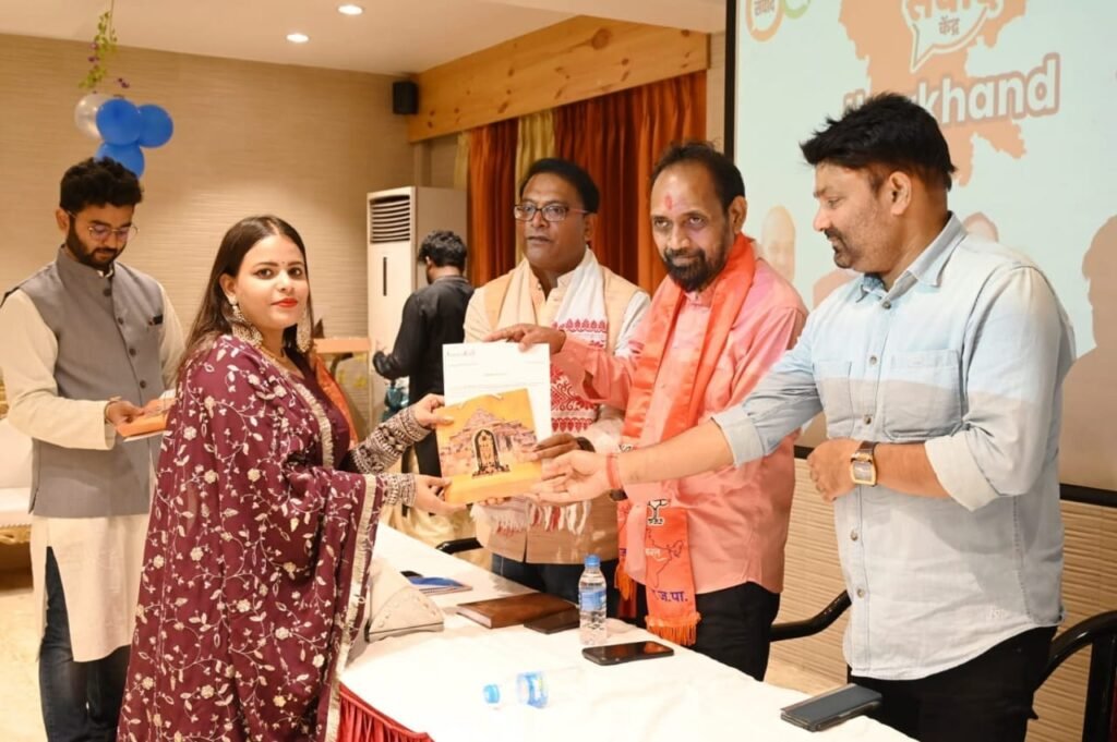 कोई करिश्मा ही हरा सकता है बिधुत दा को !दीपक कुमार