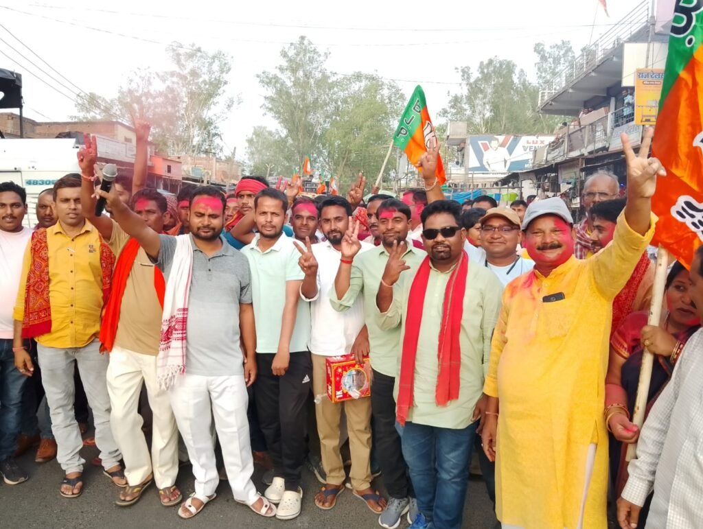 कालीचरण की जीत पर डीजे की धुन थिरके भाजपा कार्यकर्ता कालीचरण की जीत पर डीजे की धुन थिरके भाजपा कार्यकर्ता