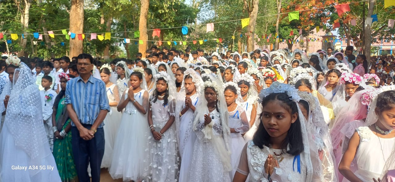 संस्कार अच्छे जीवन जीने को करती है प्रेरित: विशप महुआडांड़