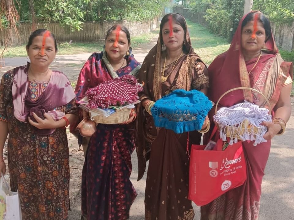 टेल्को कॉलोनी में सुहागिनों ने की वट सावित्री की पूजा टेल्को कॉलोनी में सुहागिनों ने की वट सावित्री की पूजा