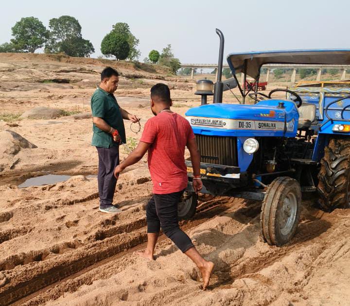 अवैध बालू लदा वाहन पकड़े जाने पर होगी कार्रवाई: खनन पदाधिकारी विभूति कुमार अवैध बालू लदा वाहन पकड़े जाने पर होगी कार्रवाई: खनन पदाधिकारी विभूति कुमार