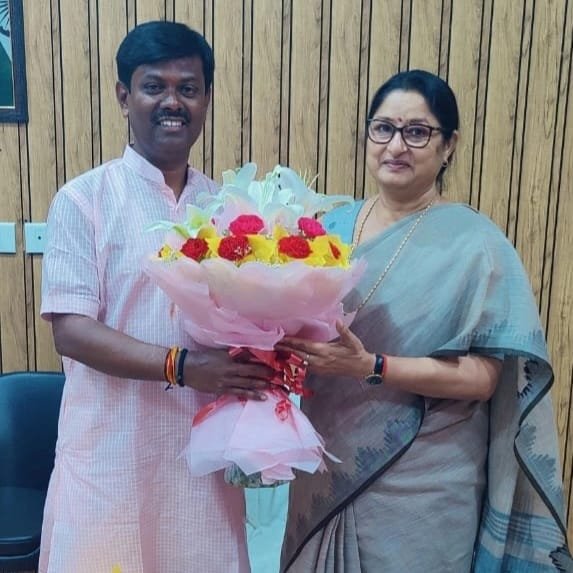 नई दिल्ली में शपथ ग्रहण समारोह के साक्षी बनें ईचागढ़ भाजपा प्रभारी दिनेश कुमार , नए मंत्रियों से किए मुलाकात नई दिल्ली में शपथ ग्रहण समारोह के साक्षी बनें ईचागढ़ भाजपा प्रभारी दिनेश कुमार , नए मंत्रियों से किए मुलाकात