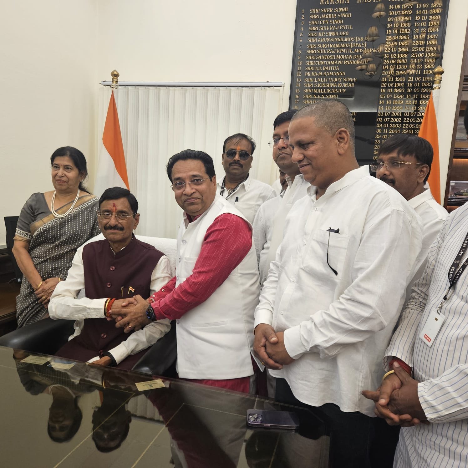 रक्षा राज्य मंत्री से मिले कुलवंत , दी बधाई