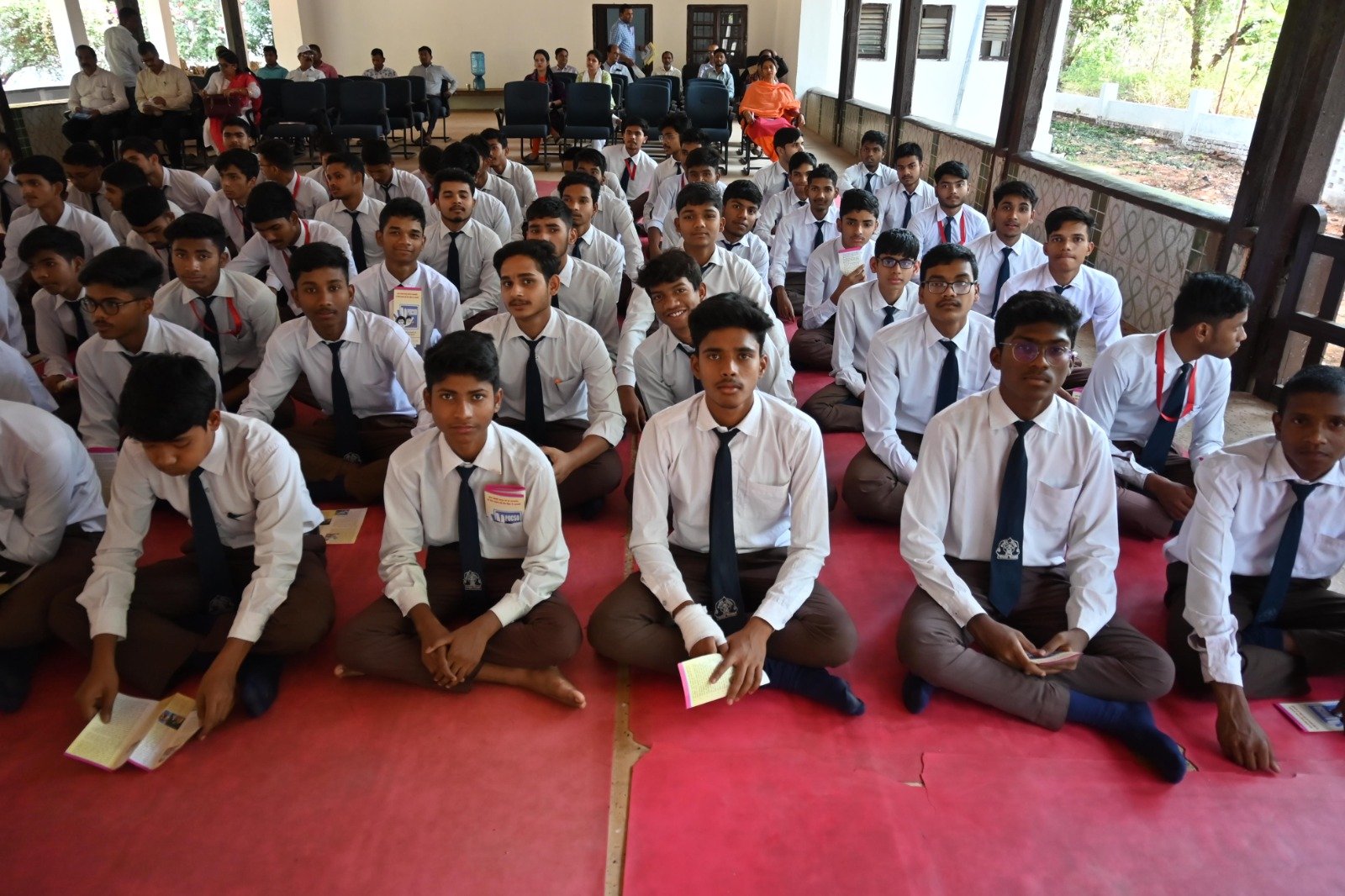 बच्चों एवं शिक्षको के बीच बाल संरक्षण एवं सुरक्षा विषय पर जागरूकता कार्यक्रम का किया गया आयोजन । बच्चों एवं शिक्षको के बीच बाल संरक्षण एवं सुरक्षा विषय पर जागरूकता कार्यक्रम का किया गया आयोजन ।