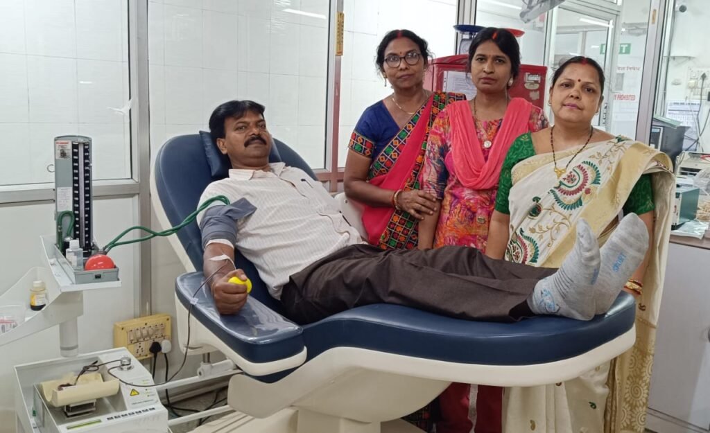 पुनीत जीवन : प्रचण्ड गर्मी में 41 रक्तदाताओं ने किया रक्तदान पुनीत जीवन : प्रचण्ड गर्मी में 41 रक्तदाताओं ने किया रक्तदान