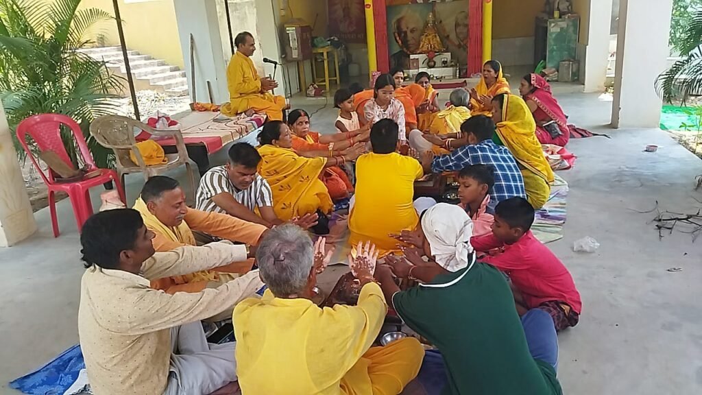 वेदों की जननी, ज्ञान और विवेक की देवी हैं, माता गायत्री - लव तिवारी वेदों की जननी, ज्ञान और विवेक की देवी हैं, माता गायत्री - लव तिवारी