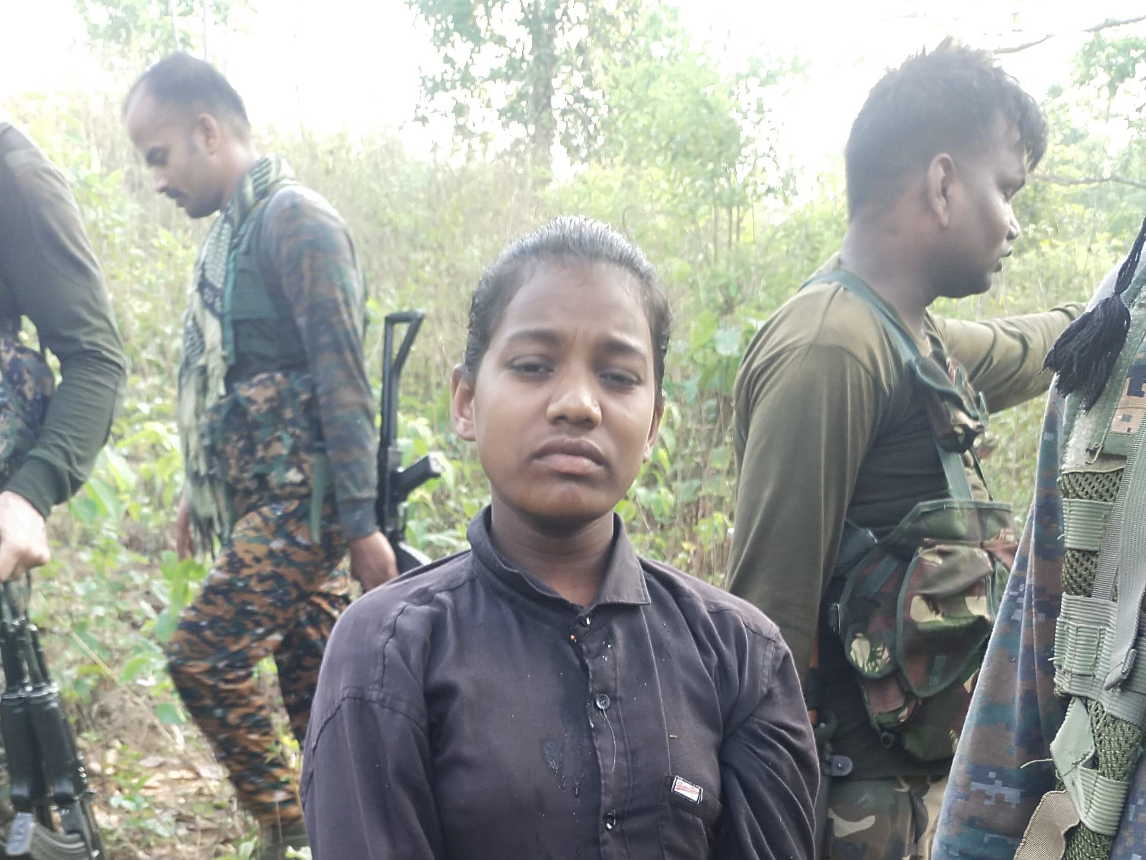 Jharkhand नक्सलियों के साथ सुरक्षाबलों की मुठभेड़:चार भाकपा नक्सली ढेर,दो गिरफ्तार Jharkhand नक्सलियों के साथ सुरक्षाबलों की मुठभेड़:चार भाकपा नक्सली ढेर,दो गिरफ्तार