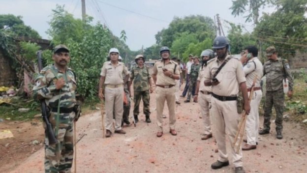 दो भैंसों की मौत को लेकर दो पक्षों में मारपीट, पुलिसकर्मी समेत एक दर्जन लोग घायल दो भैंसों की मौत को लेकर दो पक्षों में मारपीट, पुलिसकर्मी समेत एक दर्जन लोग घायल