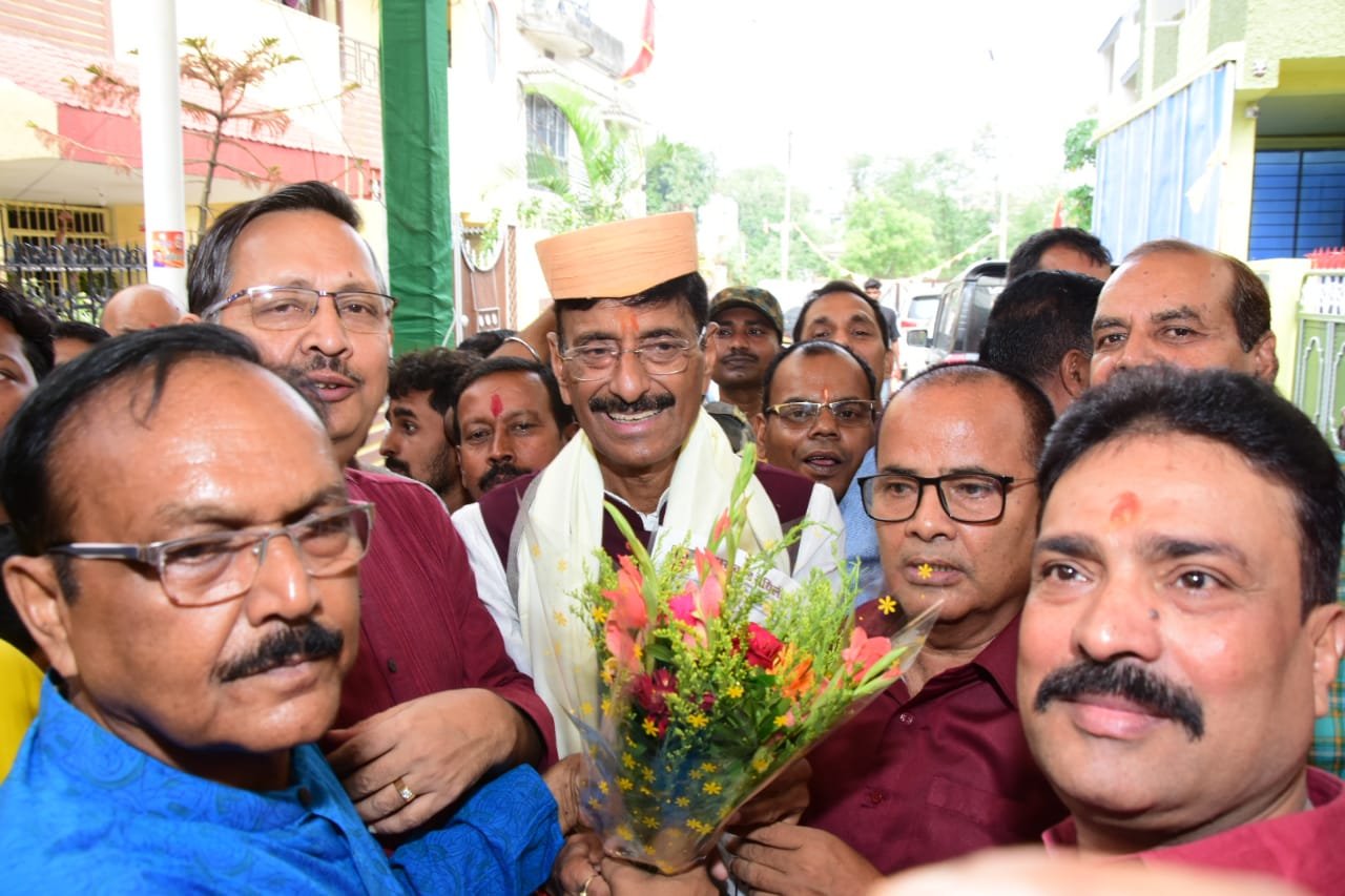 4 दिवसीय दौरे के बाद नई दिल्ली रवाना हुए रक्षा राज्य मंत्री। 4 दिवसीय दौरे के बाद नई दिल्ली रवाना हुए रक्षा राज्य मंत्री।