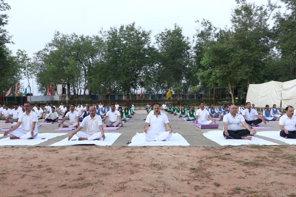 11वीं बटालियन मुख्यालय कैम्प किनामार में 10वाँ अंतर्राष्ट्रीय योग दिवस मनाया गया 11वीं बटालियन मुख्यालय कैम्प किनामार में 10वाँ अंतर्राष्ट्रीय योग दिवस मनाया गया
