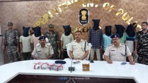 लातेहार पुलिस ने हथियार के साथ 7 नक्सलियों को किया गिरफ्तार