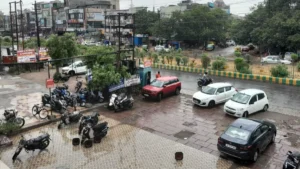 NCR Delhi में बदला मौसम का मिजाज,तेज हवाओं के साथ शुरू हुई बारिश