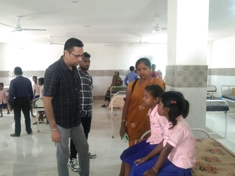 दूषित पानी पीने से दर्जनों स्कूली बच्चे बीमार दूषित पानी पीने से दर्जनों स्कूली बच्चे बीमार