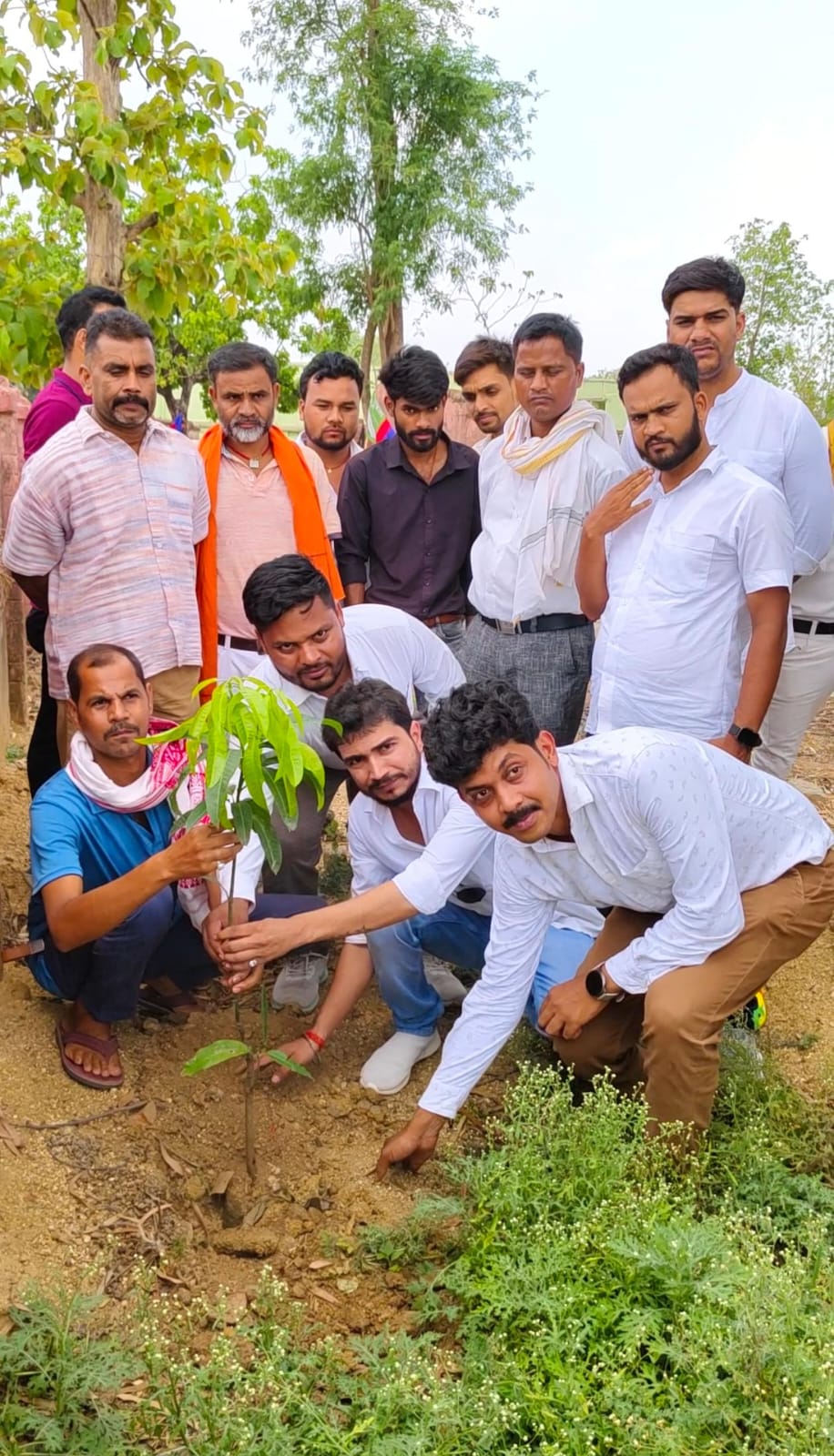 आजसू पार्टी ने मनाया 37वां स्थापना दिवस