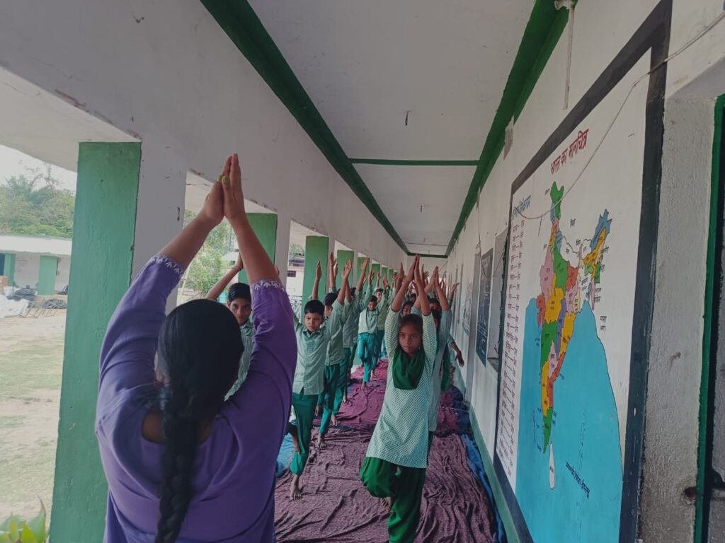 स्वस्थ रहने के लिए योग करना अनिवार्य है :-दिनेश यादव स्वस्थ रहने के लिए योग करना अनिवार्य है :-दिनेश यादव