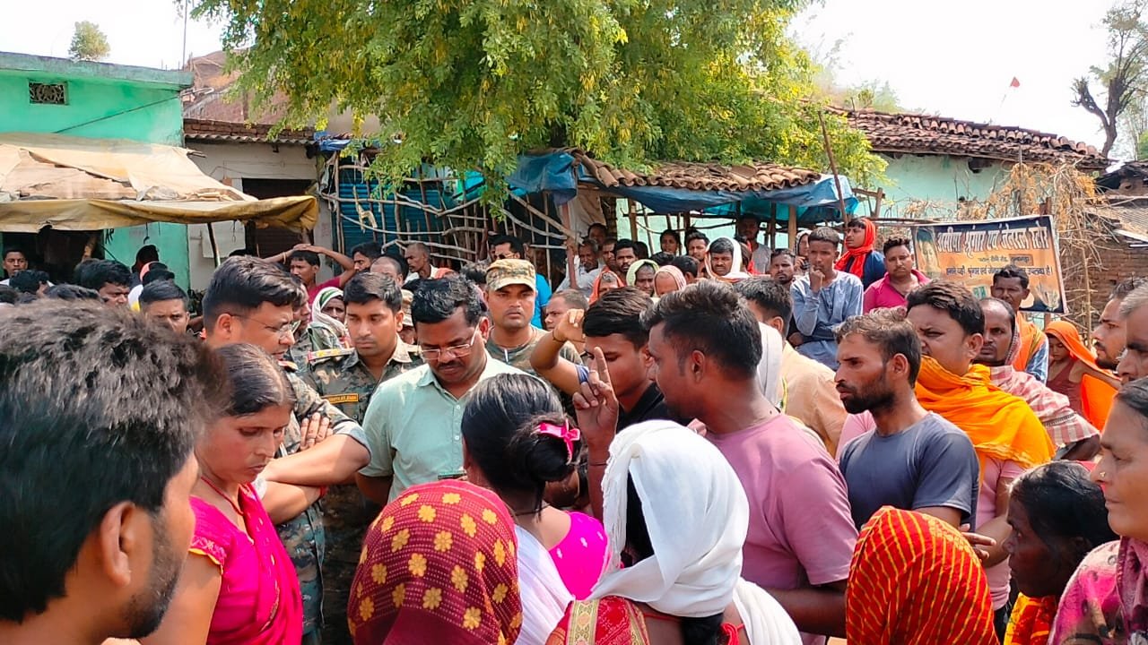 शराब की नशे में धुत पिकअप चालक ने दूसरे ड्राइवर को अपने चपेट में ले लिया, इलाज के दौरान हुई मौत शराब की नशे में धुत पिकअप चालक ने दूसरे ड्राइवर को अपने चपेट में ले लिया, इलाज के दौरान हुई मौत