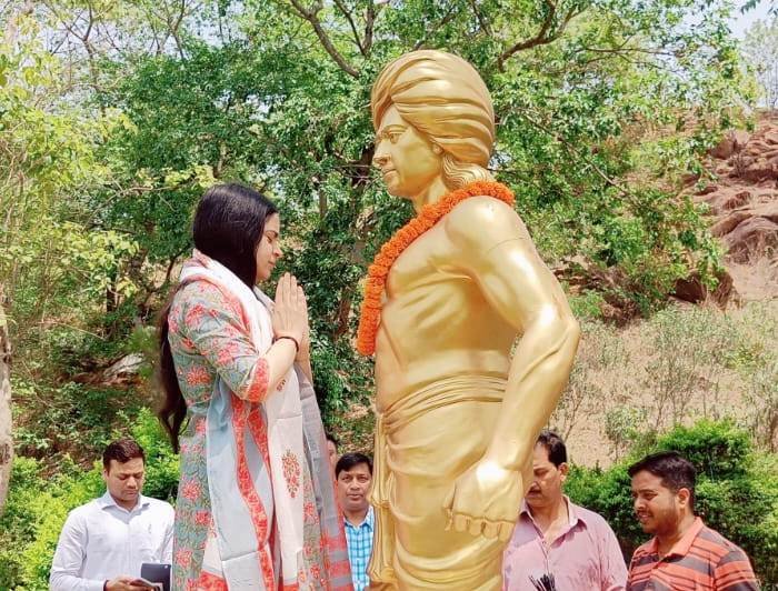भगवान बिरसा मुंडा देशवासियों के दिलों में बसते हैं: गरिमा सिंह भगवान बिरसा मुंडा देशवासियों के दिलों में बसते हैं: गरिमा सिंह