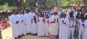 156 बच्चों को दृढ़ीकरण संस्कार तथा 90 बच्चों ने पहला परम प्रसाद संस्कार ग्रहण किया