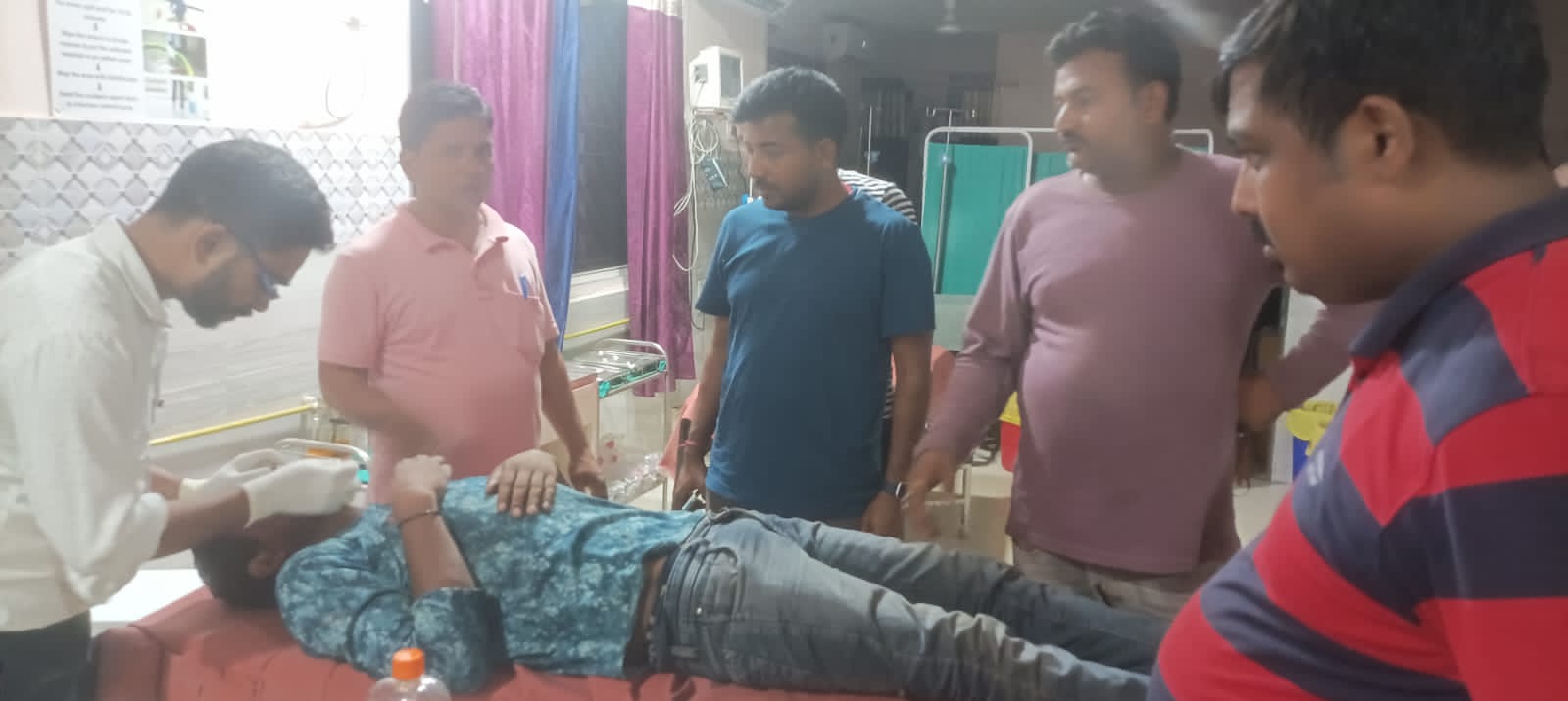 सडक दुर्घटना में बाइक चालक घायल
