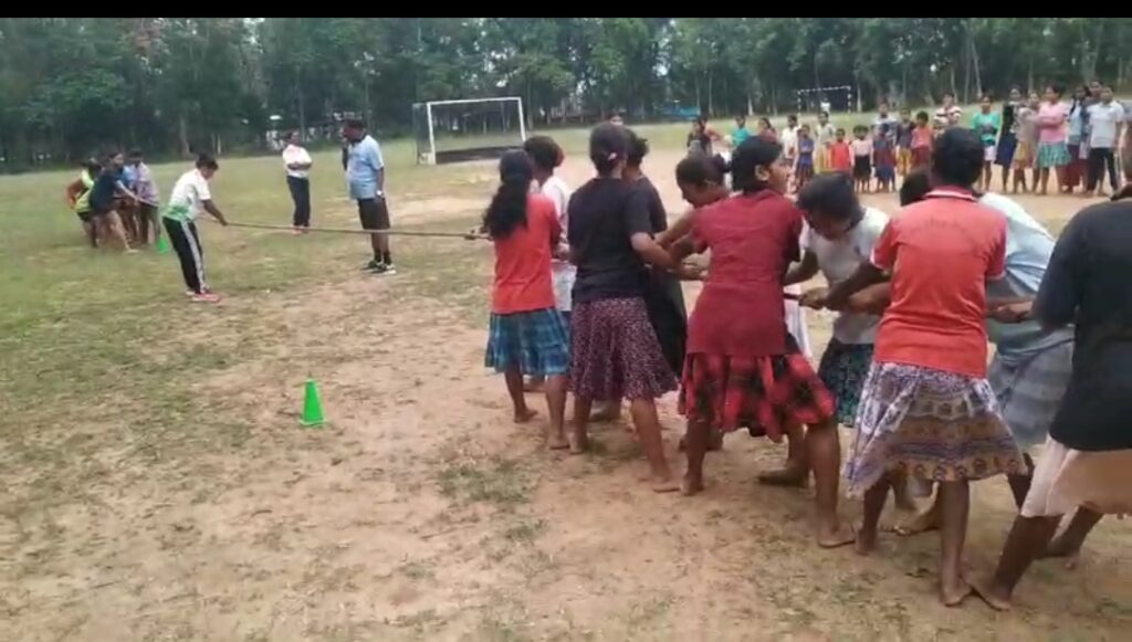 मादक पदार्थों के दुरुपयोग के विरुद्ध जागरूकता को लेकर महुआडांड में रस्सा कस्सी का आयोजन मादक पदार्थों के दुरुपयोग के विरुद्ध जागरूकता को लेकर महुआडांड में रस्सा कस्सी का आयोजन