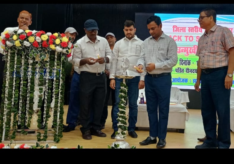 बच्चों को सिखायें अनुशासन व स्वच्छता के गुण:उपायुक्त बच्चों को सिखायें अनुशासन व स्वच्छता के गुण:उपायुक्त