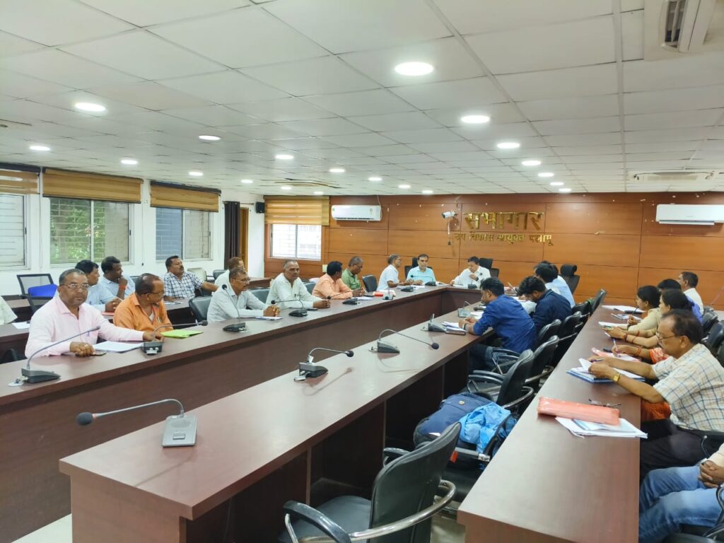 डीडीसी ने अबुआ आवास योजना की समीक्षा की,न्यूनतम प्रगति वाले 33 पंचायत सचिवों का वेतन अगले आदेश तक स्थगित डीडीसी ने अबुआ आवास योजना की समीक्षा की,न्यूनतम प्रगति वाले 33 पंचायत सचिवों का वेतन अगले आदेश तक स्थगित