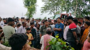 अज्ञात वाहन की चपेट में आने से एक व्यक्ति व भैंस की हुई मौत