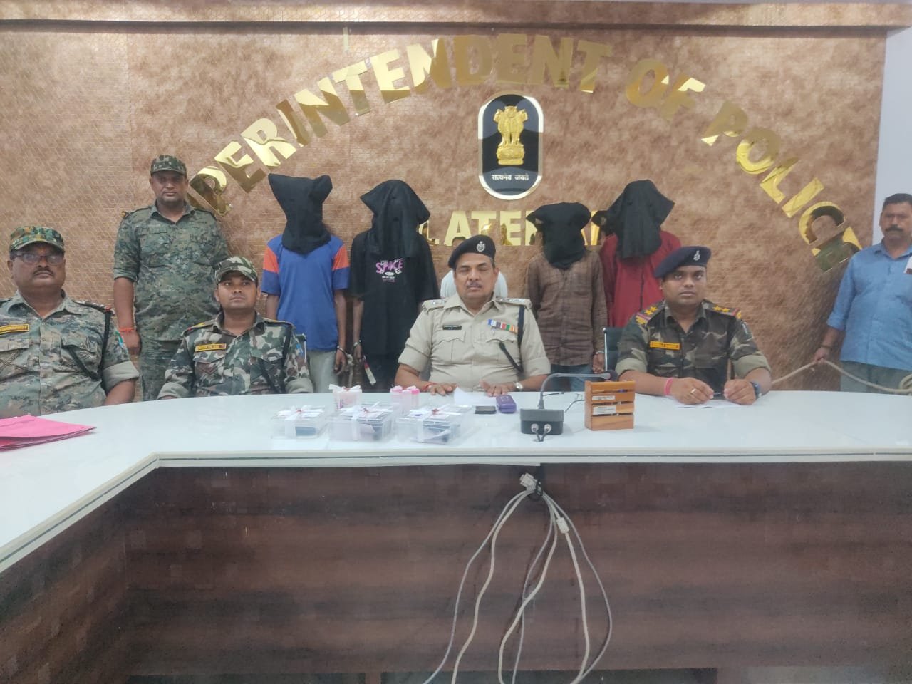 हथियार के साथ जेजेएमपी के चार उग्रवादी गिरफ्तार हथियार के साथ जेजेएमपी के चार उग्रवादी गिरफ्तार
