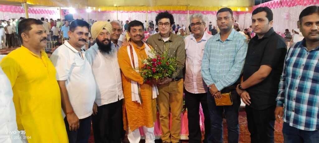 आरके सिंह हुए 49 साल के,डॉ अजय पहुंचे बधाई देने उनके घर आरके सिंह हुए 49 साल के,डॉ अजय पहुंचे बधाई देने उनके घर