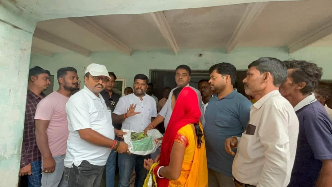 किसानों के बीच किया गया मक्का बीज का वितरण