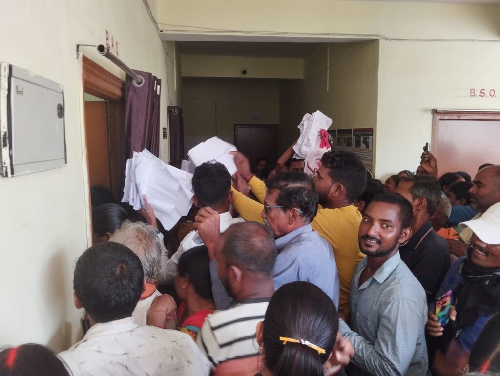 किसानों के बीच किया गया मक्का बीज का वितरण किसानों के बीच किया गया मक्का बीज का वितरण