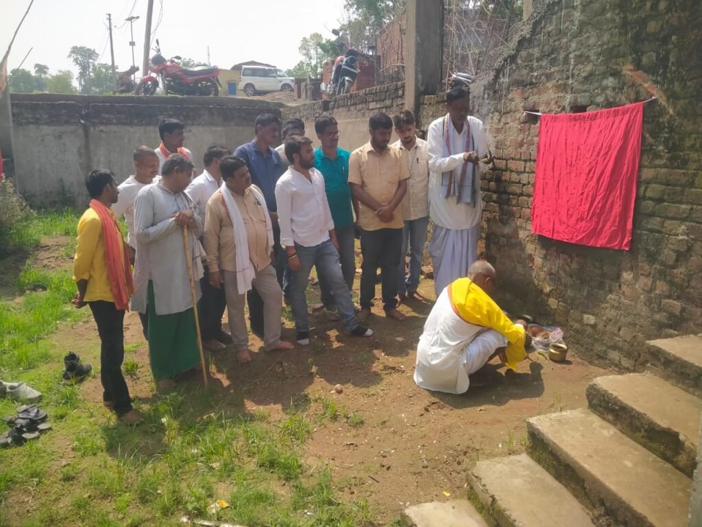 पश्चिम जिला परिषद बलवंत सिंह ने नारियल फोड़कर चबूतरा निर्माण का किया शुभारंभ पश्चिम जिला परिषद बलवंत सिंह ने नारियल फोड़कर चबूतरा निर्माण का किया शुभारंभ
