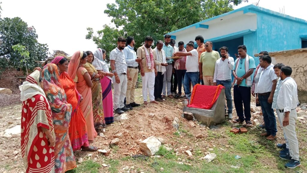 पश्चिमी जिप सदस्य ने कई पंचायत में किया विभिन्न योजनाओं का शिलान्यास। पश्चिमी जिप सदस्य ने कई पंचायत में किया विभिन्न योजनाओं का शिलान्यास।