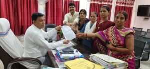 जनसंख्या नियंत्रण कानून की मांग को लेकर पीएम के नाम सौंपा ज्ञापन