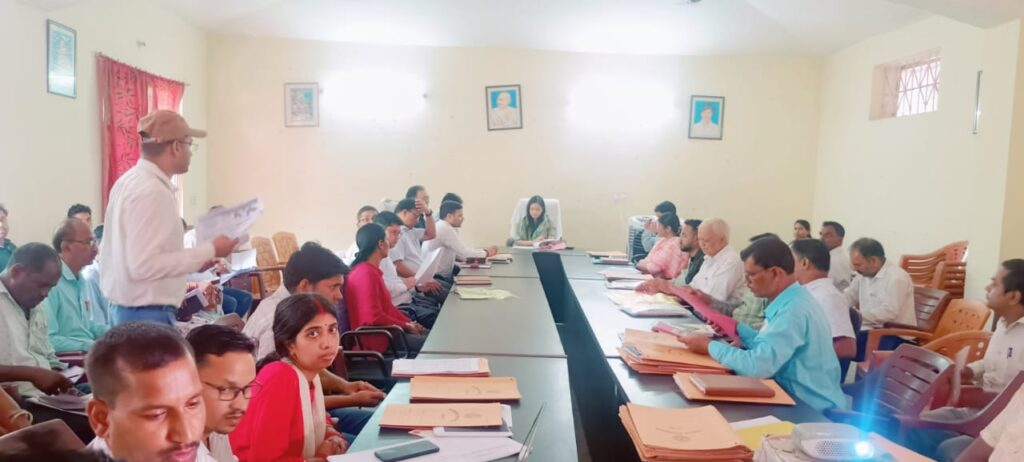 मनरेगा कार्य की गति को देख उपायुक्त ने जतायी नाराजगी…