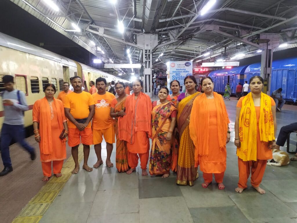 टाटानगर से श्रद्धालुओं का जत्था बाबाधाम हुआ रवाना टाटानगर से श्रद्धालुओं का जत्था बाबाधाम हुआ रवाना