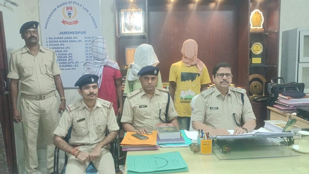 परसूडीह पुलिस को फिर मिली सफलता,चोरी के तीन मोटरसाइकिल समेत तीन गिरफ्तार परसूडीह पुलिस को फिर मिली सफलता,चोरी के तीन मोटरसाइकिल समेत तीन गिरफ्तार