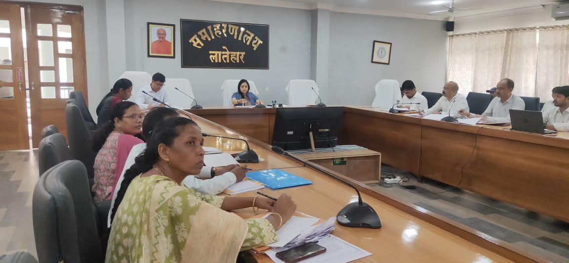 उपायुक्त की शिक्षा विभाग की समीक्षापोशाक,छात्रवृति, मध्यान भोजन समेत अन्य योजनाओं के लाभ देने को लेकर दिया गया कई आवश्यक दिशा निर्देश