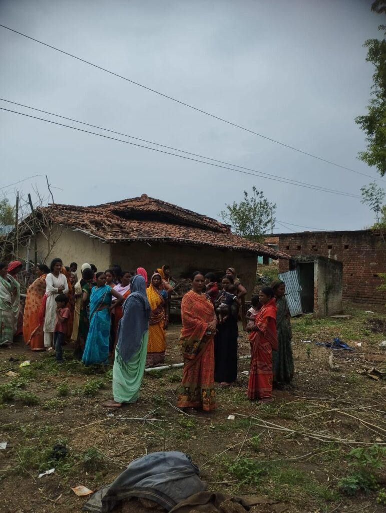 लोहड़ा में 33 हजार हाई वोल्टेज के चपेट में आने से 35 वर्षीय राजकेश राम की हुई मौत लोहड़ा में 33 हजार हाई वोल्टेज के चपेट में आने से 35 वर्षीय राजकेश राम की हुई मौत