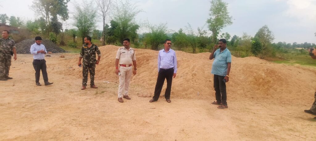अवैध रूप से भंडारण किए गए बालू को प्रशासन ने किया जप्त,भंडारण करने वाले व्यक्तियों पर होगी कानूनी कार्रवाई-थाना प्रभारी अवैध रूप से भंडारण किए गए बालू को प्रशासन ने किया जप्त,भंडारण करने वाले व्यक्तियों पर होगी कानूनी कार्रवाई-थाना प्रभारी