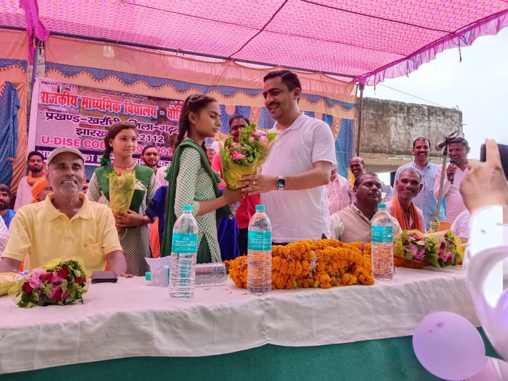 माध्यमिक विद्यालय का उद्घाटन विधायक भानु प्रताप शाही ने किया माध्यमिक विद्यालय का उद्घाटन विधायक भानु प्रताप शाही ने किया