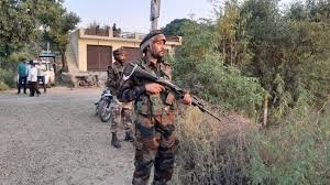 जम्मू-कश्मीर के राजौरी में आर्मी कैंप पर आतंकी हमला, 1 जवान घायल; सर्च ऑपरेशन जारी जम्मू-कश्मीर के राजौरी में आर्मी कैंप पर आतंकी हमला, 1 जवान घायल; सर्च ऑपरेशन जारी