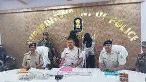 हथियार के साथ दो अपराधियों को पुलिस ने किया गिरफ्तार
