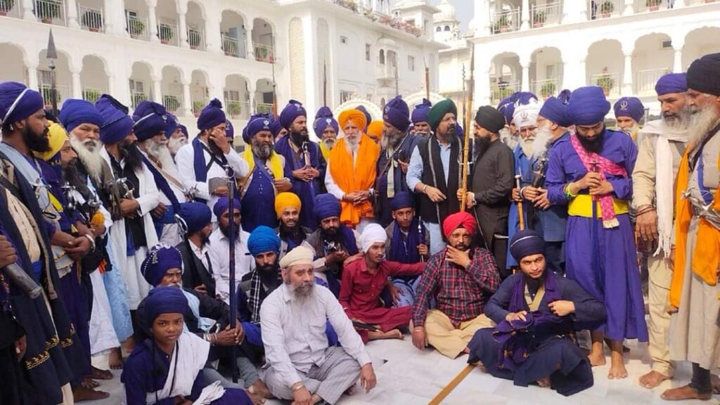 दिल्ली में लॉबिंग कर रहे कालरा,पूर्व सीएम चन्नी से मिले,बताई झारखंड में सिखों की अनदेखी दिल्ली में लॉबिंग कर रहे कालरा,पूर्व सीएम चन्नी से मिले,बताई झारखंड में सिखों की अनदेखी