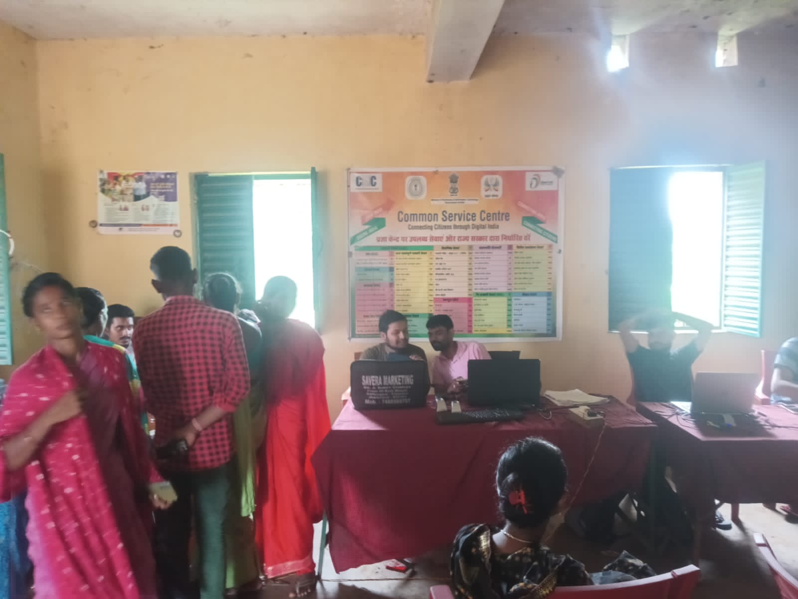 मुख्यमंत्री मईया समान पेंशन योजना फॉर्म ऑनलाइन करने के लिए महिलाओं की उमड़ी भीड़