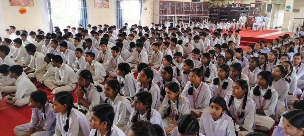 सरस्वती विद्या मंदिर में मनाया गया संत शिरोमणि गोस्वामी तुलसीदास की जयंती
